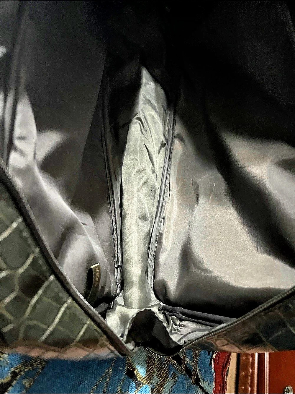 Estée Lauder Black Crocodile Bag - Picture 4 of 4